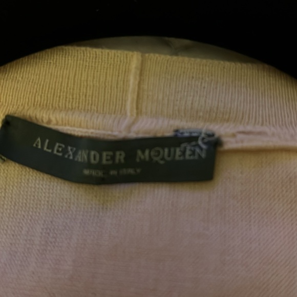 Alexander McQueen  L  cream long sleeved front buttoned cardigan. Hi-low - Picture 5 of 6